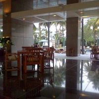 Photo taken at Poolside at Four Seasons Hotel Jakarta by ingga on 10/10/2013