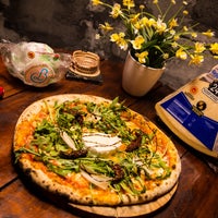 Photo taken at L&amp;#39;antica Pizzeria DaPietro by L&amp;#39;antica Pizzeria DaPietro on 8/11/2016