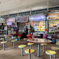 Photo taken at Pasir Panjang Food Centre by Ridz u. on 9/6/2020