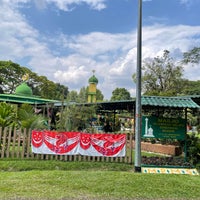 Photo taken at Masjid Pertempatan Melayu Sembawang (Mosque) by Ridz u. on 8/9/2022