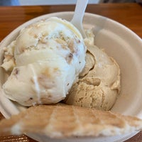 Photo taken at Jeni&amp;#39;s Splendid Ice Creams by Weiley O. on 6/2/2022