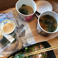 Photo taken at itsu by To-ey R. on 10/19/2019