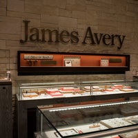 Photo taken at James Avery Artisan Jewelry by James Avery Artisan Jewelry on 8/23/2016