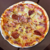 Foto diambil di Little Italy (Pasta &amp;amp; Pizza Corner) oleh Xna pada 12/31/2022