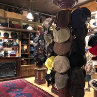 Foto tirada no(a) Granville Island Hat Shop por Öykü em 3/9/2022