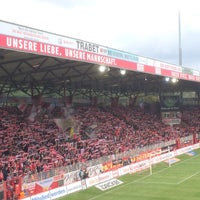 Foto diambil di Stadion An der Alten Försterei oleh Bunkinho pada 9/20/2015