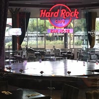 Das Foto wurde bei Hard Rock Cafe von Ma Rocío Z. am 4/21/2018 aufgenommen