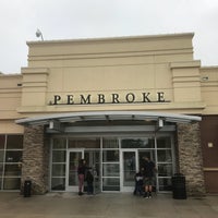 รูปภาพถ่ายที่ Pembroke Mall โดย Donte F. เมื่อ 10/14/2017