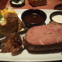 Photo taken at LongHorn Steakhouse by Greg S. on 12/5/2016