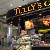 Photo taken at TULLY&amp;#39;S COFFEE 都庁店 by ユ タ. on 9/22/2014