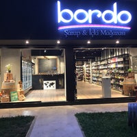 Photo taken at Bordo Şarap ve İçki Mağazası by Serdar Dinç 4. on 7/15/2017