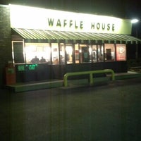 Photo taken at Waffle House by George L. on 12/8/2012