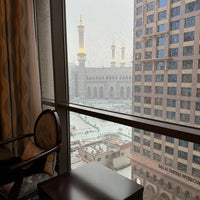 Foto diambil di Hilton Suites Makkah oleh GHADA pada 4/2/2024