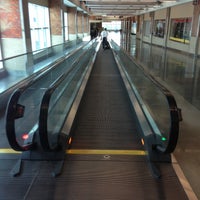 รูปภาพถ่ายที่ Northwest Arkansas Regional Airport (XNA) โดย Ryan G. เมื่อ 5/15/2013