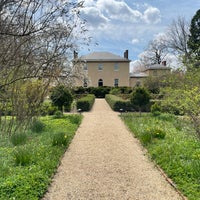 Das Foto wurde bei Tudor Place Historic House and Garden von Randy am 3/28/2023 aufgenommen