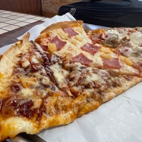 Снимок сделан в Rizzo&amp;#39;s Fine Pizza пользователем Randy 10/1/2023