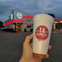 Das Foto wurde bei TX Burger - Madisonville von Randy am 4/20/2017 aufgenommen