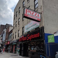 Снимок сделан в New York Pizza Suprema пользователем Randy 7/17/2018