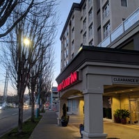 Photo taken at Silver Cloud Inn Seattle - Lake Union by Randy on 1/14/2019