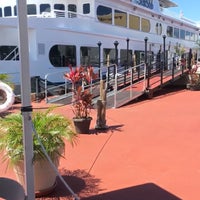 Das Foto wurde bei Yacht StarShip Dining Cruises von Dayana C. am 5/18/2018 aufgenommen
