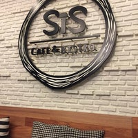Photo taken at Sis Cafe &amp;amp; Bistro by Lookpla on 3/18/2018