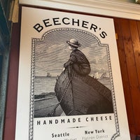 Foto scattata a Beecher&amp;#39;s Handmade Cheese da ＊AｕII●YｕII＊ N. il 10/12/2023