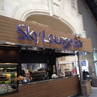 Foto tirada no(a) Sky Lounge Bar por Linda . em 7/26/2013