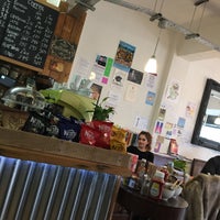 Foto diambil di MOJO Coffee House oleh Jasmine pada 1/6/2016