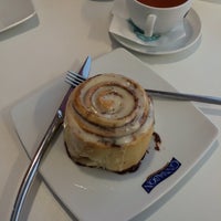 Photo taken at Cinnabon by tihuana on 8/24/2017