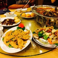Photo taken at Meisan Szechuan Restaurant 眉山菜馆 by Liyana M. on 3/19/2015