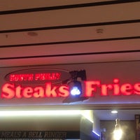 11/24/2012 tarihinde Zeynepziyaretçi tarafından Steak &amp;amp; Fries South Philly'de çekilen fotoğraf