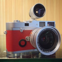 Foto tirada no(a) Fotopia Gallery &amp; Camera Equipment por Fotopia Gallery &. em 8/17/2015