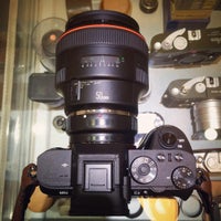 Foto tirada no(a) Fotopia Gallery &amp;amp; Camera Equipment por Fotopia Gallery &amp;. em 9/1/2015