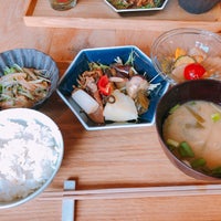 Photo taken at まかでき食堂 by Kasumi H. on 6/5/2019
