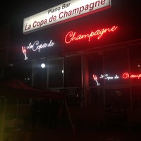 Foto scattata a La Copa de Champagne Piano Bar da Caroline G. il 2/9/2016