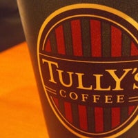 Photo taken at タリーズコーヒー (TULLY&amp;#39;S COFFEE) ガーデンウォーク幕張店 by Hiroyoshi M. on 10/14/2012