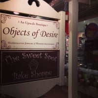 Das Foto wurde bei The Sweet Spot Bake Shoppe von Kristen H. am 12/13/2013 aufgenommen