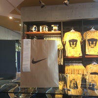 Exitoso Casa Consejo Fotos en Pumas Nike Store - Tienda de artículos deportivos