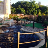 รูปภาพถ่ายที่ Castle Cove Mini Golf &amp;amp; Arcade โดย Castle Cove Mini Golf &amp;amp; Arcade เมื่อ 9/8/2014