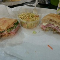 Foto tirada no(a) Sandwich Republic por Nathanael R. em 12/22/2012