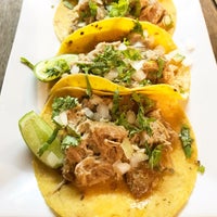 Снимок сделан в Tacos &amp; Salsa пользователем Lisa 10/11/2017