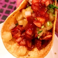 Снимок сделан в Tacos &amp;amp; Salsa пользователем Lisa 10/11/2017