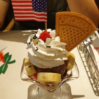 Photo taken at Swensen&amp;#39;s by Peerapong T. on 2/10/2019