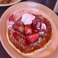 Photo taken at Snooze, an A.M. Eatery by JDH on 5/16/2022