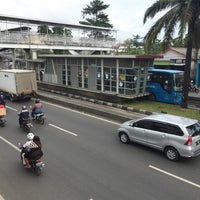 Photo taken at Halte TransJakarta Taman Kota by kristianto u. on 1/5/2017