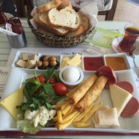 Foto tirada no(a) Qalyan İstanbul Nargile Cafe por Kübra Ç. em 5/13/2015