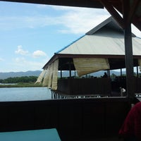 Rumah Makan Kampoeng Empang Kendari / Check spelling or type a new query.