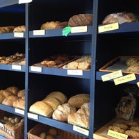 Das Foto wurde bei Breadsmith von Sharon S. am 10/17/2012 aufgenommen