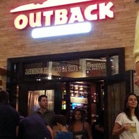 Foto tirada no(a) Outback Steakhouse por Vitor B. em 6/4/2013