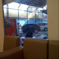 Photo taken at Clean and White Car Wash by ANTO_nif n. on 9/15/2012